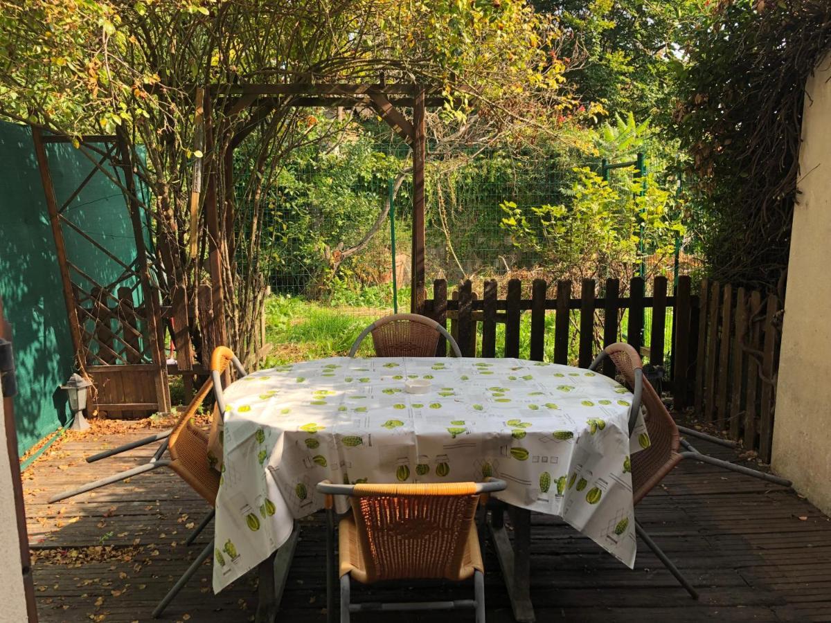 F2 Avec Terrasse Apartamento Saint-Denis-en-Margeride Exterior foto