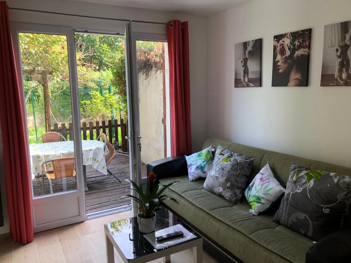 F2 Avec Terrasse Apartamento Saint-Denis-en-Margeride Exterior foto