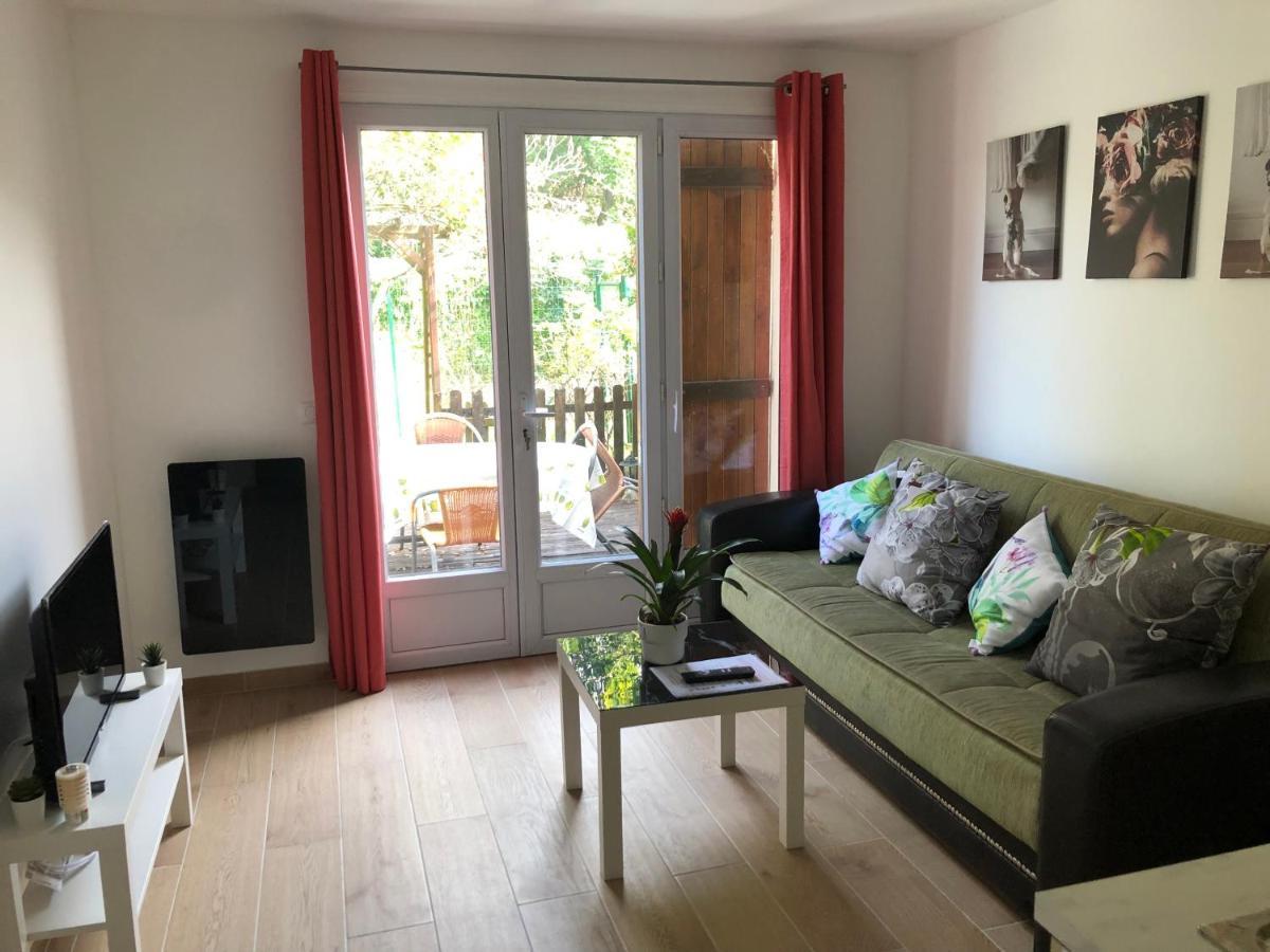 F2 Avec Terrasse Apartamento Saint-Denis-en-Margeride Exterior foto